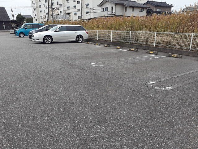 サン・ルルドⅡの駐車場