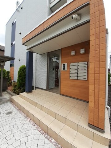 プリムール栄生のエントランス