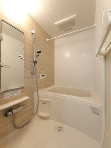 プリムール栄生の浴室