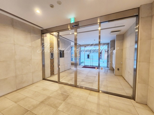 平塚市明石町の賃貸マンションのエントランス