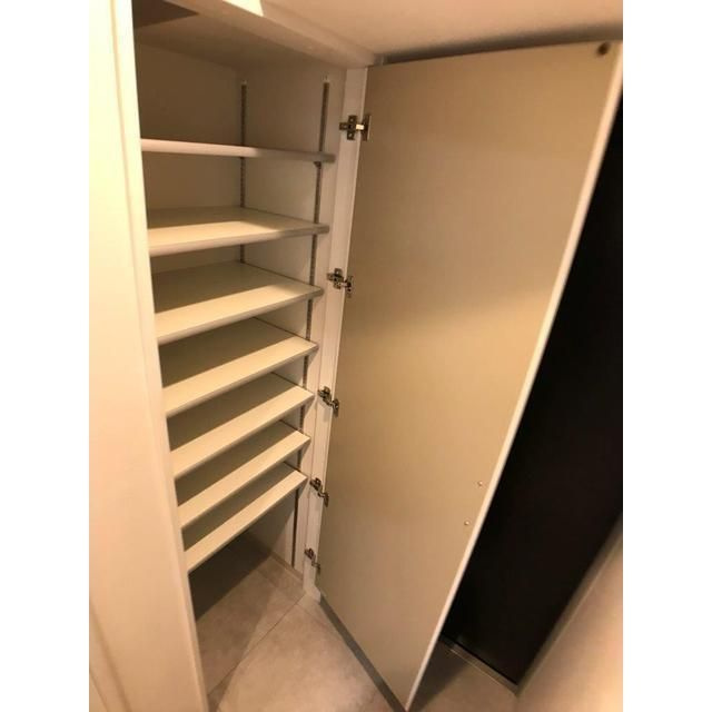 ロイヤルブルーム高鼻町の収納