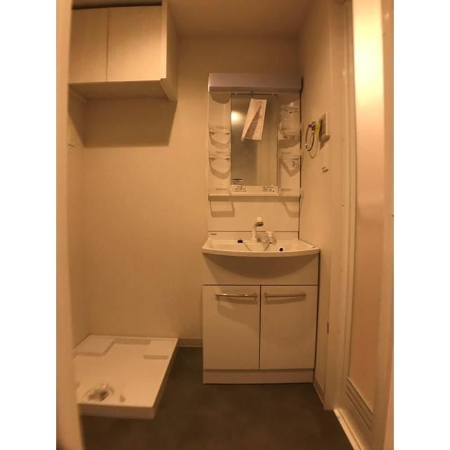 ロイヤルブルーム高鼻町の洗面所