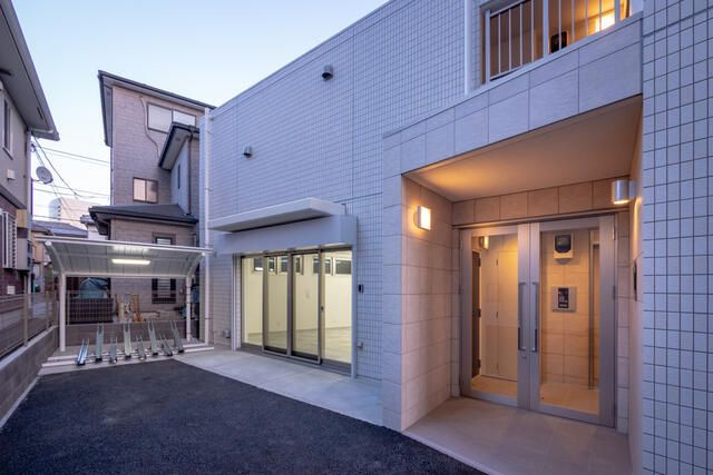 グランファースト大宮のエントランス