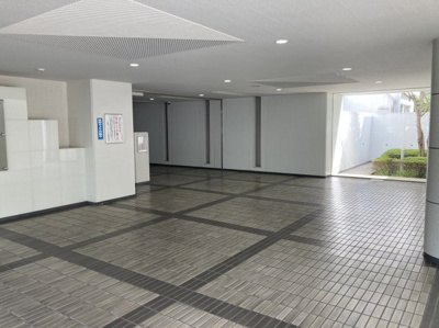 【ロビー】 | 230403東建ニューハイツ元加賀 | ゆとりのあるロビーです