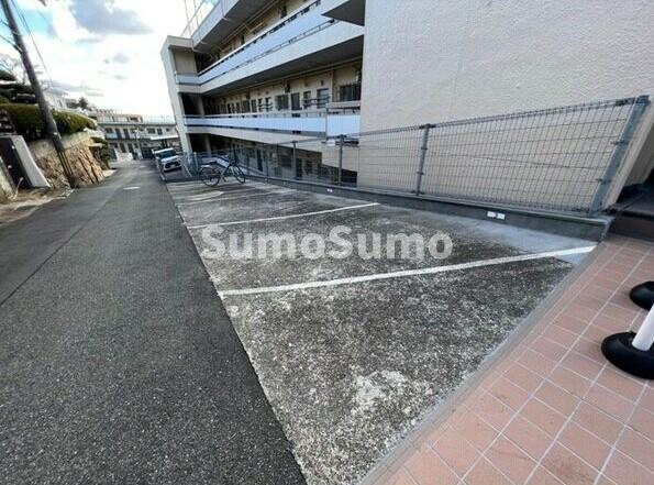 ビバリーヒルの駐車場