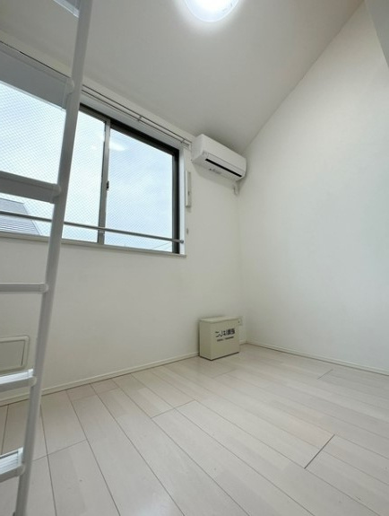 杉並区堀ノ内２丁目のアパートの居間・リビング