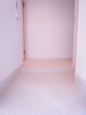 リブリ・にれの木の玄関