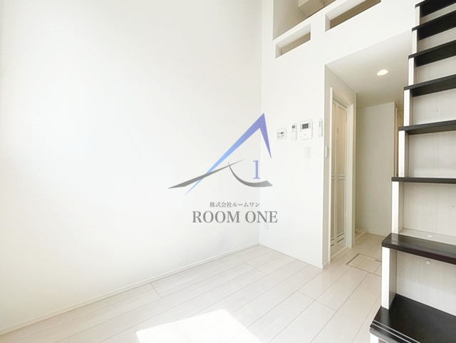 レジナ　ヒルズの居間・リビング|洋室のお部屋です。