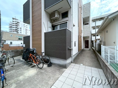 【エントランス】 | トレノハウス | 建物の内部です