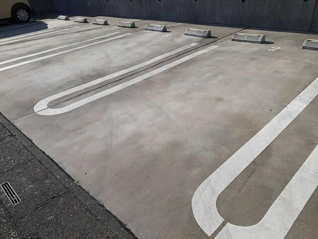 ランドウェルの駐車場