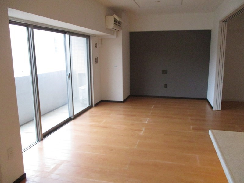 名古屋市千種区茶屋坂通２丁目の賃貸マンションの居間・リビング