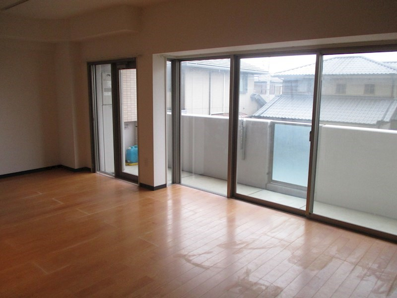 名古屋市千種区茶屋坂通２丁目の賃貸マンションの居間・リビング