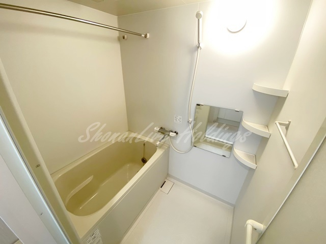 ライブロック湘南の浴室|追い焚き機能・浴室乾燥機付き♪