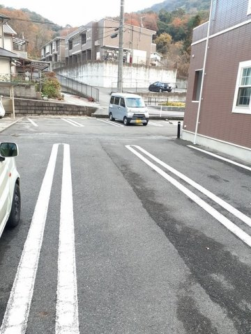 ブランシュールＢの駐車場|車をお持ちの方に嬉しい駐車場付きの物件です