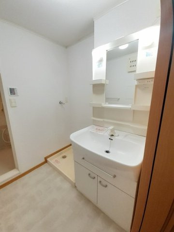 ブランシュールＢの洗面所|脱衣スペースもあります