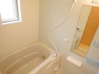 ブリーゼＡの浴室|日々の疲れを癒すお風呂付です