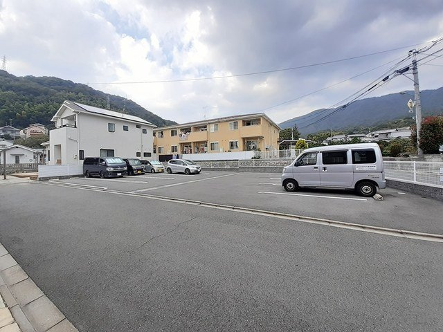 エニシアの駐車場|駐車スペースもあります