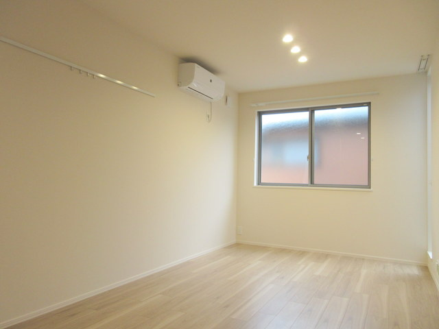 メゾン・ド・オリーブの居間・リビング|★三面採光の明るいお部屋★