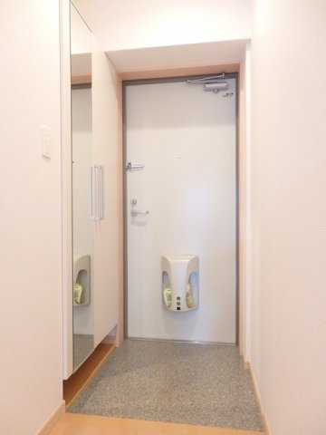 グランツ大町の玄関|収納もある玄関です