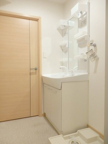 グランツ大町の洗面所|明るい洗面所です