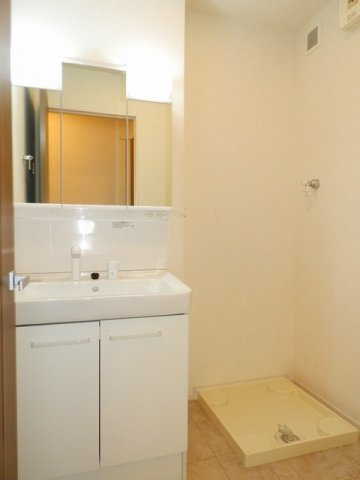 アップフィールド　Ⅱの洗面所|明るい洗面所です