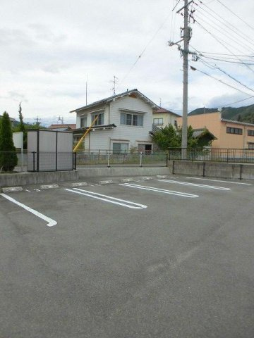 セレッソ・Ⅱ　Ｂの駐車場|駐車スペースもあります