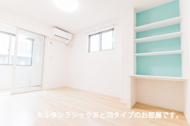 カメリアⅡの居間・リビング|こちらのリビングで趣味の時間をお楽しみください