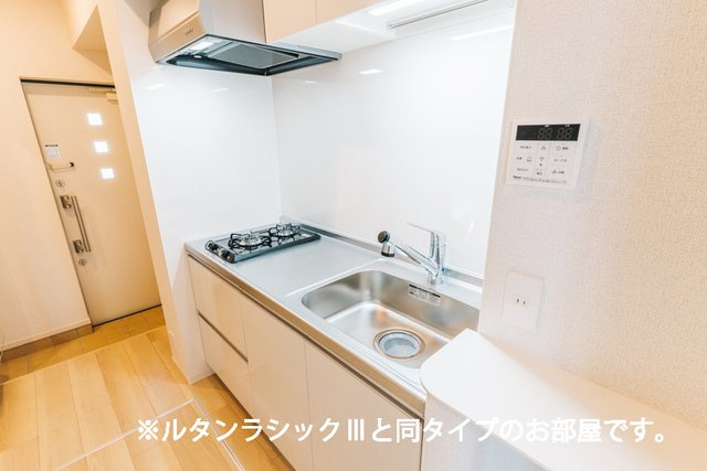 カメリアⅡのキッチン|コンパクトなキッチンで掃除もラクラク