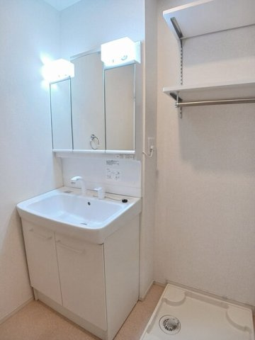 ストーンズ三次ｙｕ　Ⅲの洗面所|脱衣スペースもあります