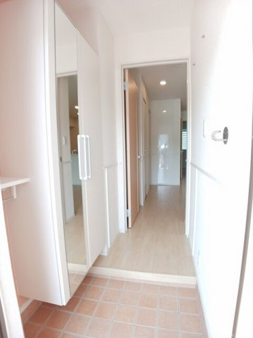 ストーンズ三次ｙｕ　Ⅲの玄関|明るい玄関です