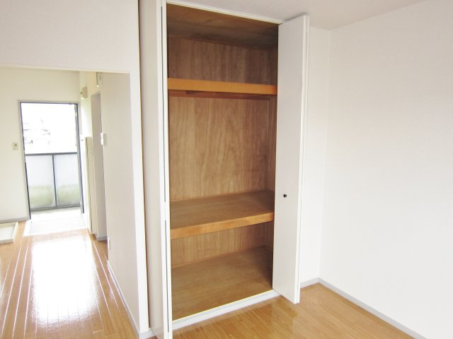 安芸郡熊野町萩原６丁目のアパートの収納