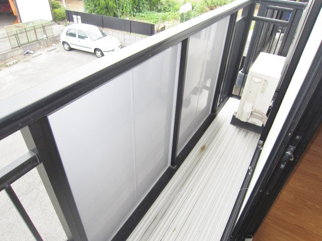 安芸郡熊野町萩原６丁目のアパートのバルコニー