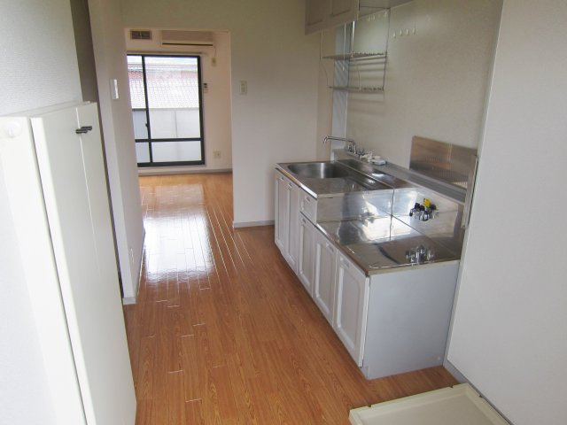 安芸郡熊野町萩原６丁目のアパートの玄関