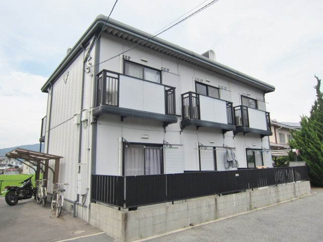 安芸郡熊野町萩原６丁目のアパートの外観