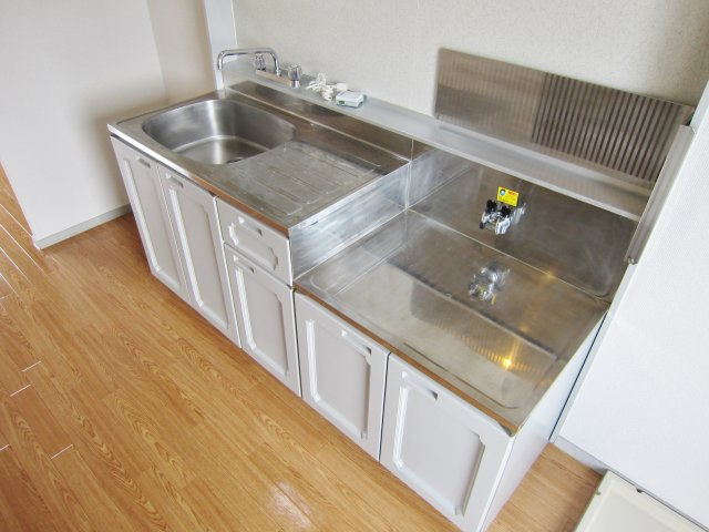 安芸郡熊野町萩原６丁目のアパートのキッチン