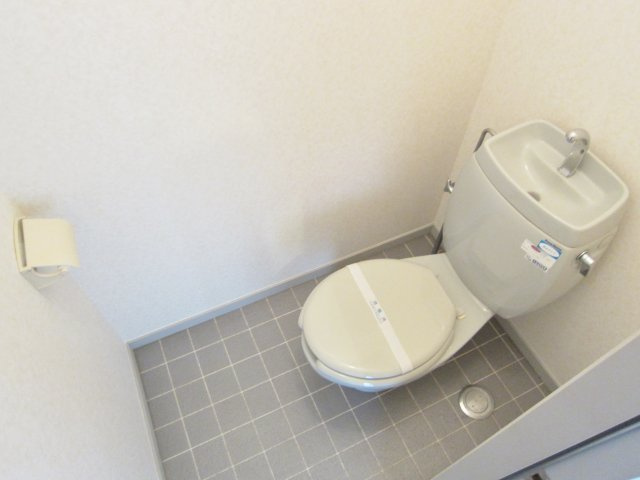 安芸郡熊野町萩原６丁目のアパートのトイレ