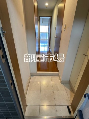 Risingplace町屋の玄関