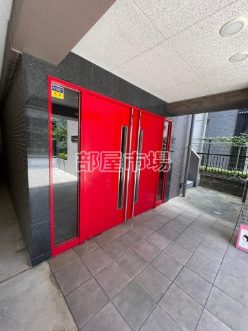 Risingplace町屋のエントランス