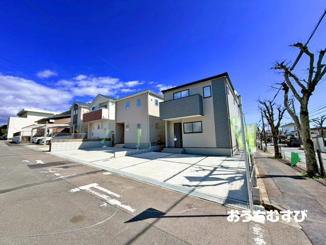 春日井市高森台7丁目（全2棟）の前面道路含む現地写真