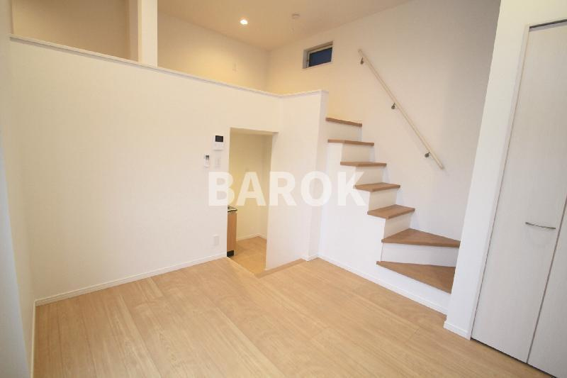 福岡市東区香椎駅東３丁目のアパートの居間・リビング