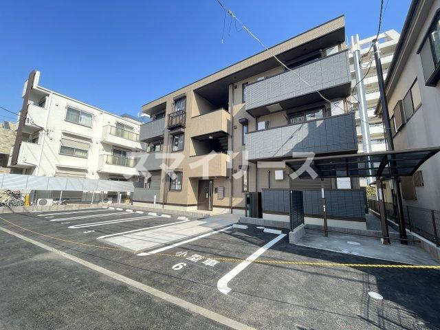 フェリスタの駐車場