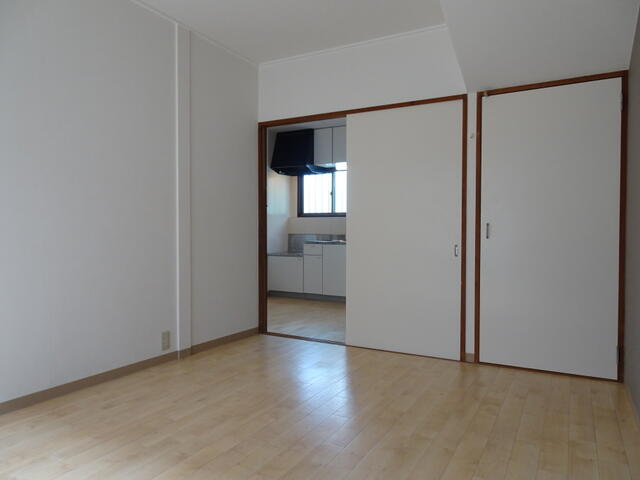 萩沢ハイツＢ棟の居間・リビング