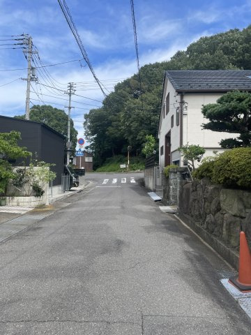 宮脇町二丁目 土地の前面道路含む現地写真