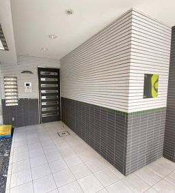 【エントランス】 | ヴェルデール白山 | 落ち着いたエントランスです