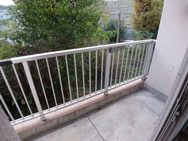 三室山コープタウン２号棟のバルコニー