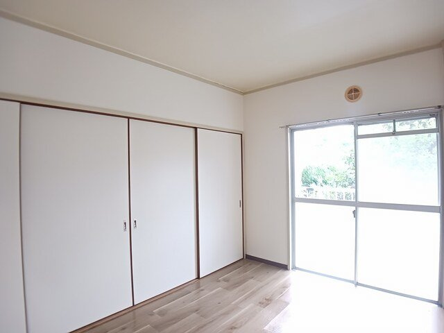 三室山コープタウン２号棟の居間・リビング