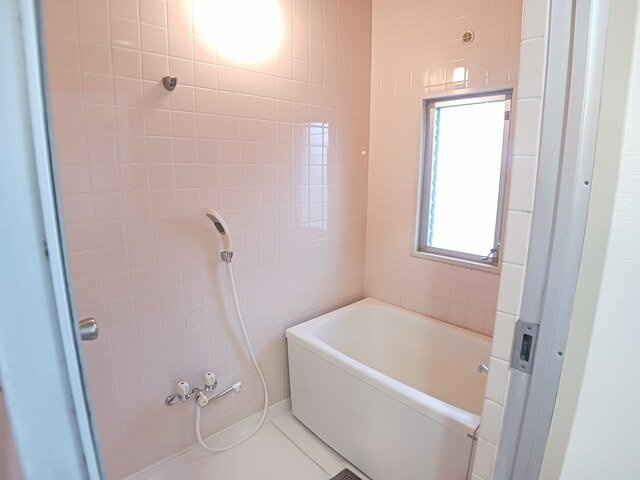 三室山コープタウン２号棟の浴室