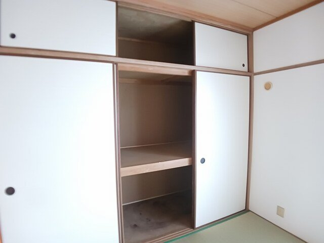 三室山コープタウン２号棟の収納