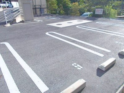 アンシャンテの駐車場