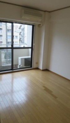 【居間・リビング】 | ロイヤルパーク高田 | ゆったりとした居間です